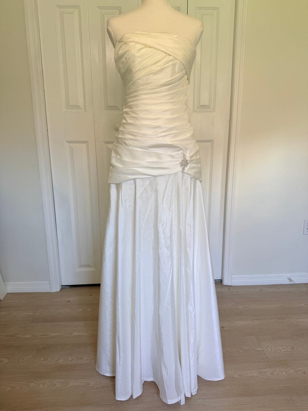 Strapless Ruched Ivory Wedding Dress Size 4 Beaded Drop Waist Satin Bridal Gown